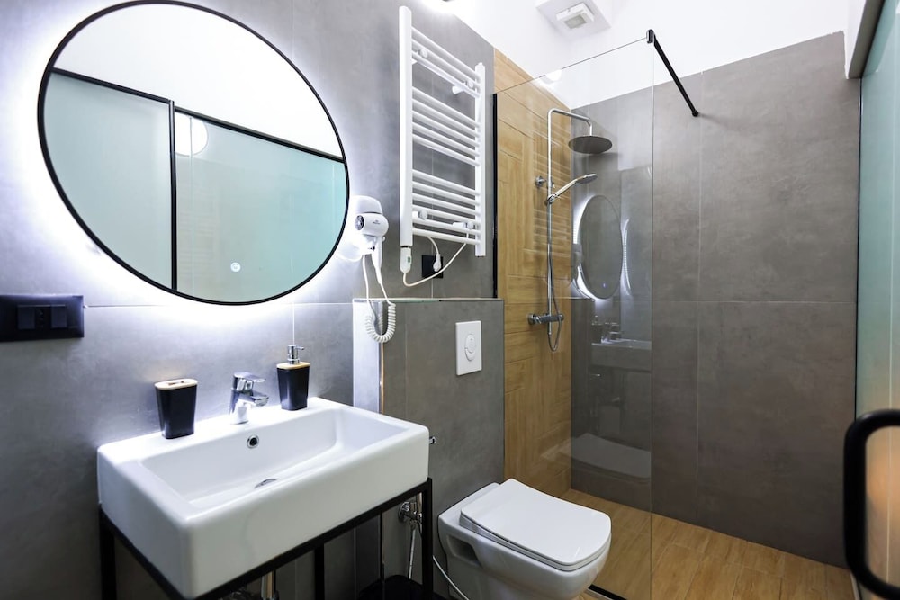 Grandstay Central 103