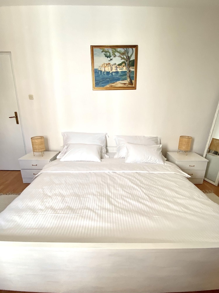 Spacious 2-bed Apartment in Cavtat