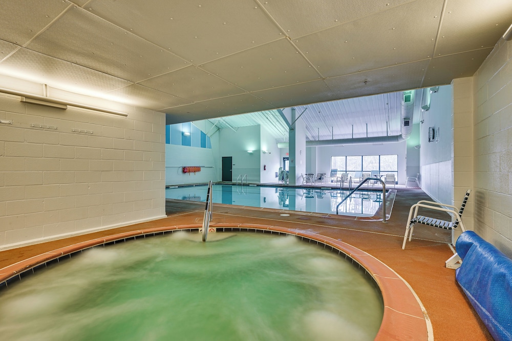 Pool Access: Peaceful Cabin in The Woods Resort!