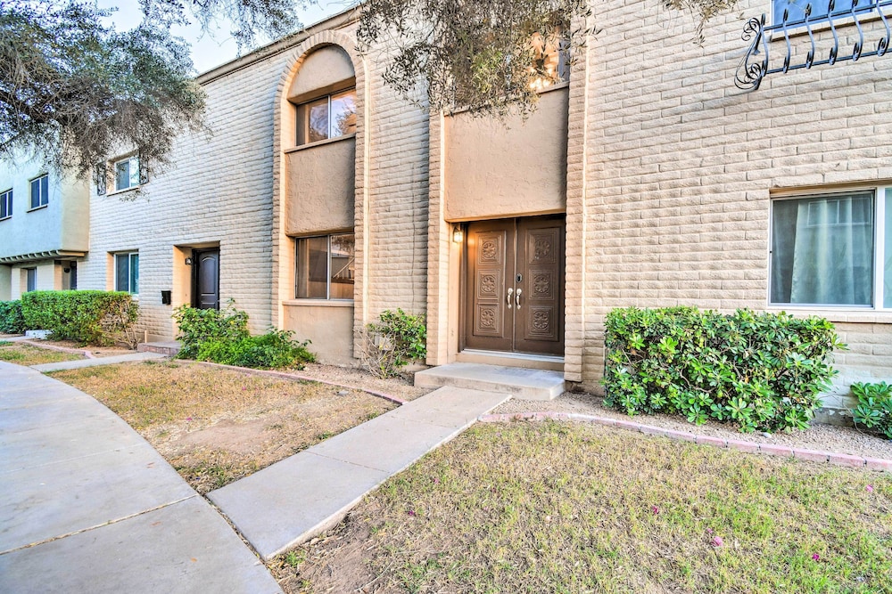 Scottsdale Gem: Pool Access, Walk to Old Town