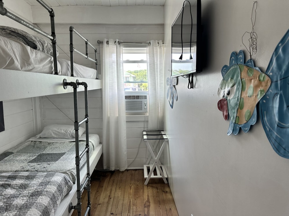 Vintage Vacation by Topsail Realty