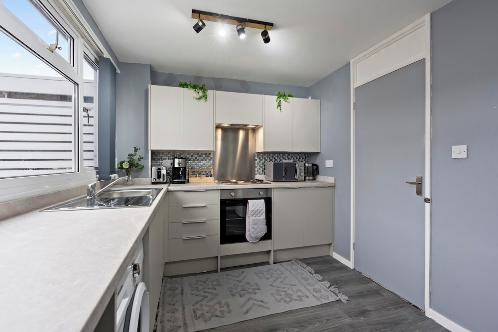 8guests-3br-parking-familyfriendly-nearairport