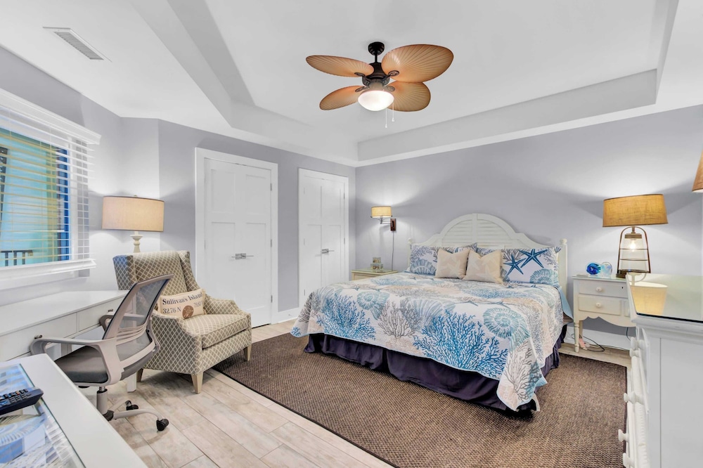 518 Seascape Waterfront Views + Community Pool