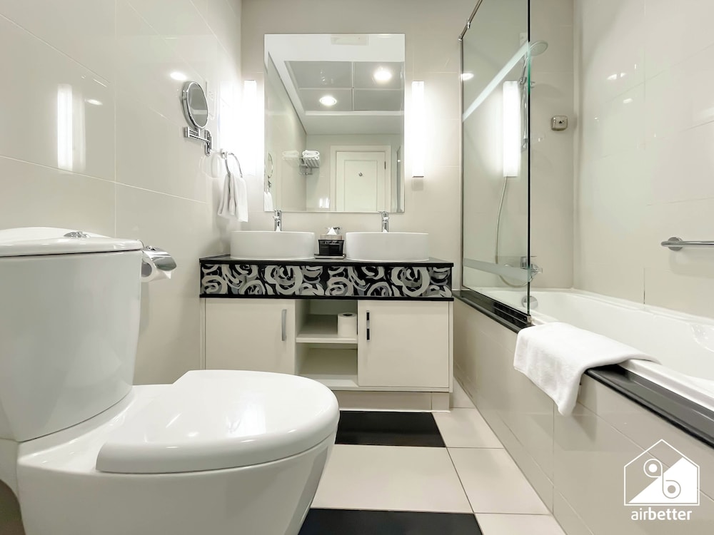 Elegant 2-bed Retreat Stunning Downtown Views