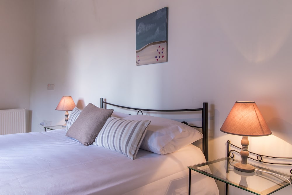 Estia Gaia Cottage view 5