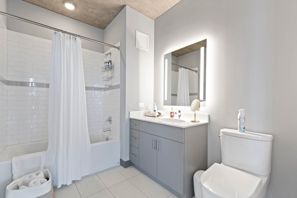 Cloud9 6 apt for 30ppl Fulton Market The Nouveau