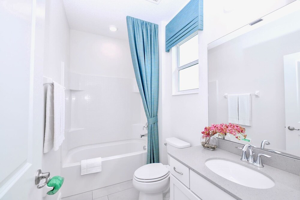 Upstay Mansion w Cinema Games Pool- Sleeps 26