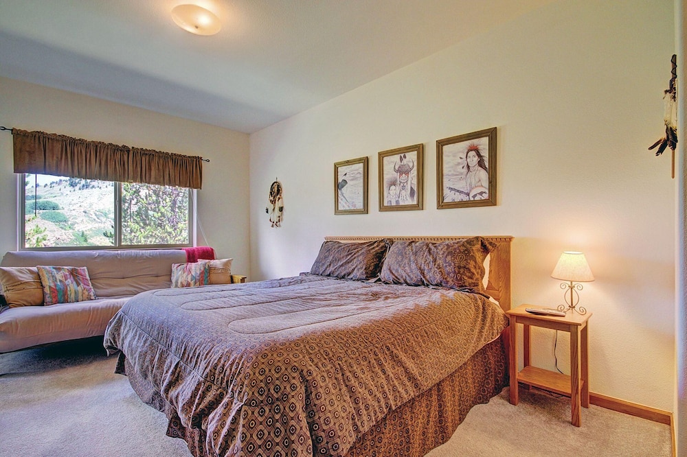 127 Lookout Ridge 2 Bedroom Townhouse by RedAwning