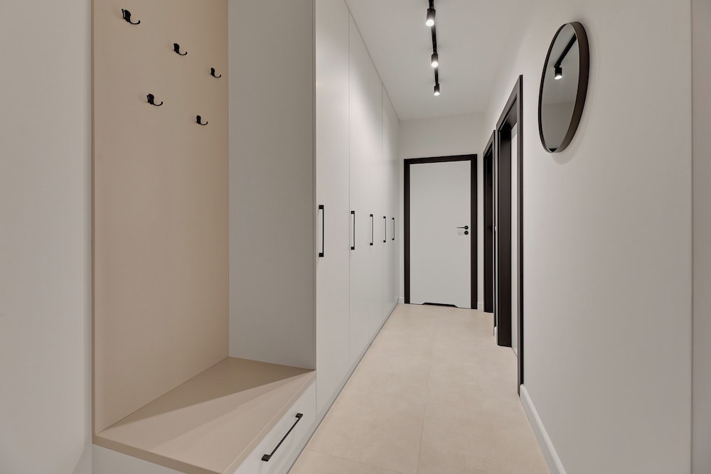 Doki Living - Foodhall & Parking by Downtown Apartments