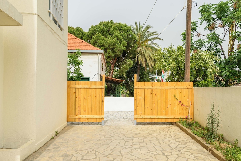 Indigo 1-BR Apt W Terrace in Batroun