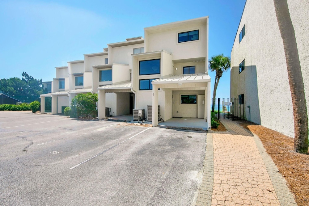 Blue Mountain Beach Villas 5A