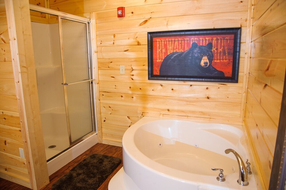 Greenbrier Estate 28 Bedroom Cabin by RedAwning