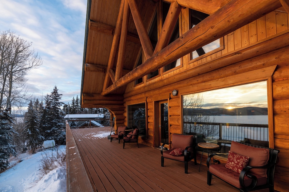Inn On The Lake