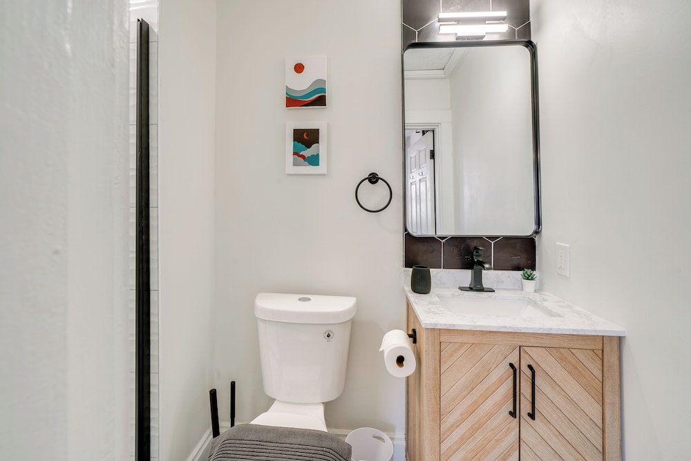 4 Mi to Dtwn: Pet-friendly Home in Pittsburgh