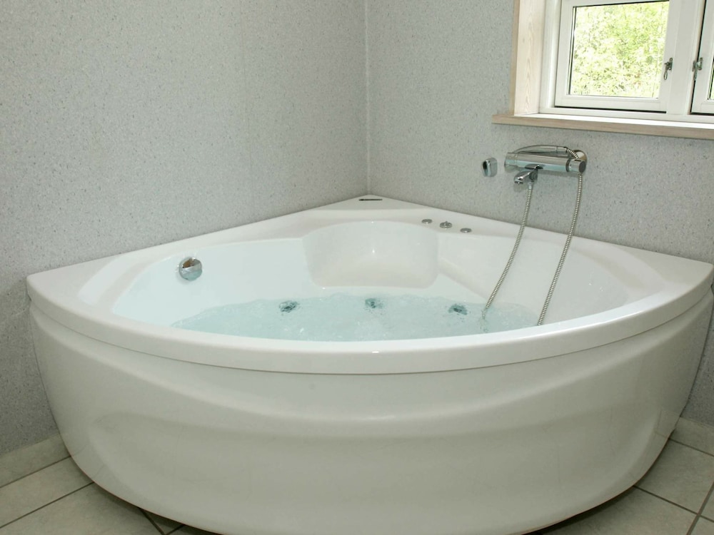 Modern Retreat With Spa - By Traum Ferienwohnungen view 3