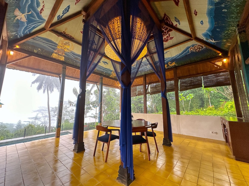 Villa Borobudur Resort