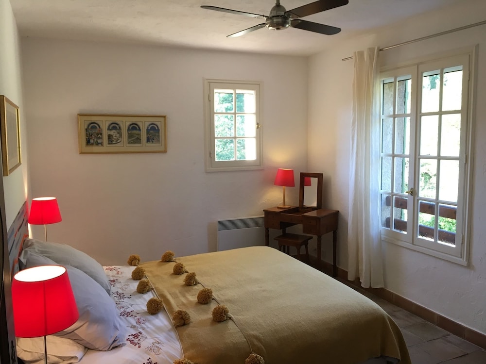 Villa Fontane Provence en La Garde-Freinet — hotel room