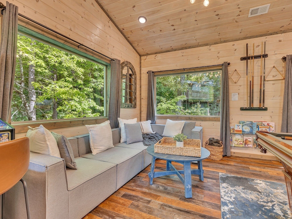 Ebenezer 4 Bedroom Cabin