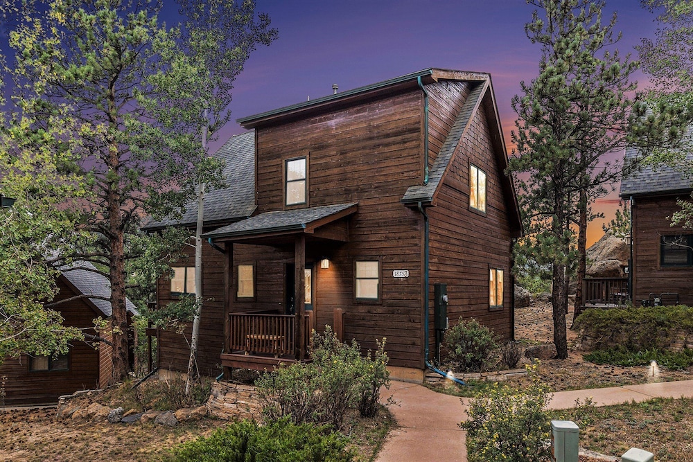 Solitude Beaver #3 - Estes Park 2 Bedroom Condo by RedAwning