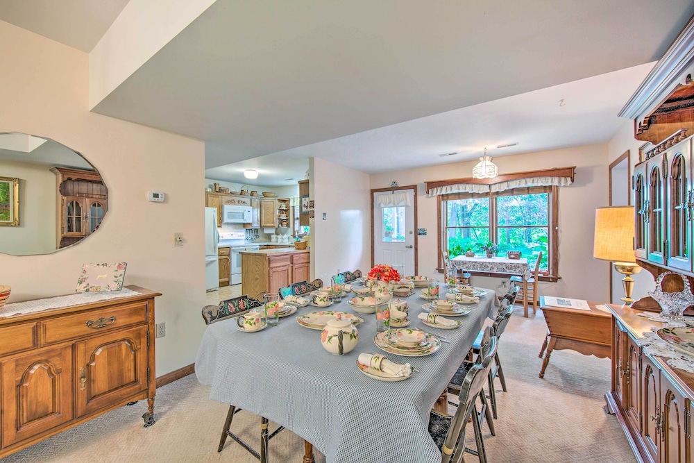 Charming Apartment w/ Yard & Beautiful Gardens! view 5
