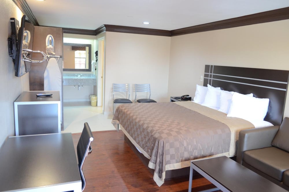 Regency Inn - Property Image 34