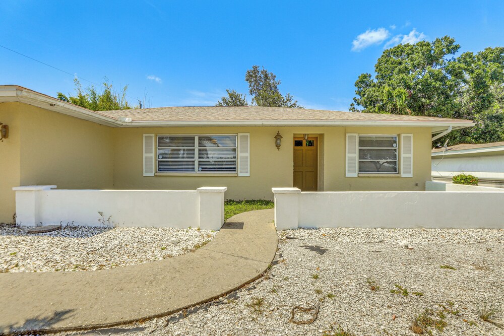 Palm Aire Home - 5 Mi to SRQ Airport!
