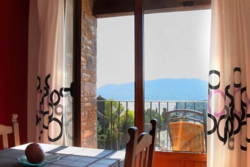 Casas Pirineo Aínsa: Historic Palace & Garden