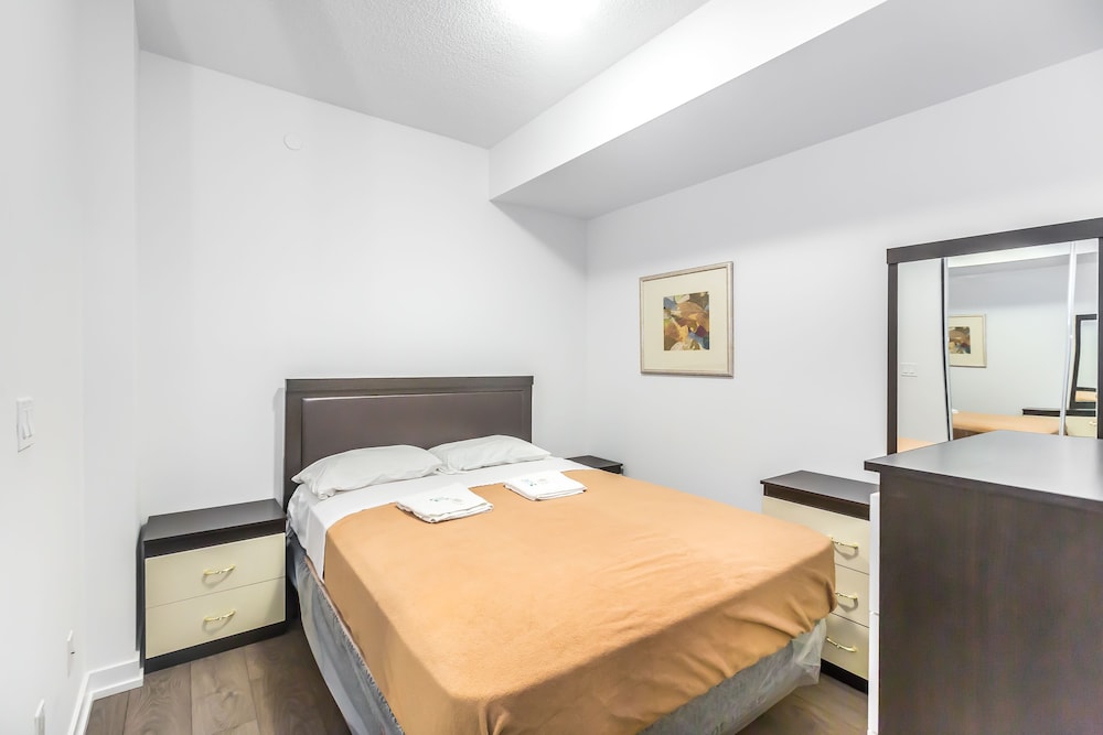 Toronto Furnished Living College Street Elevate Rooms. - Image 3