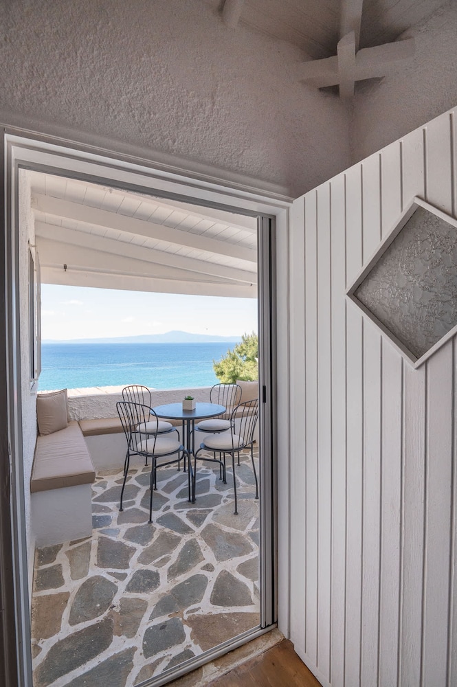 Seafront Pouletis Family Aeraki Nest With Pool