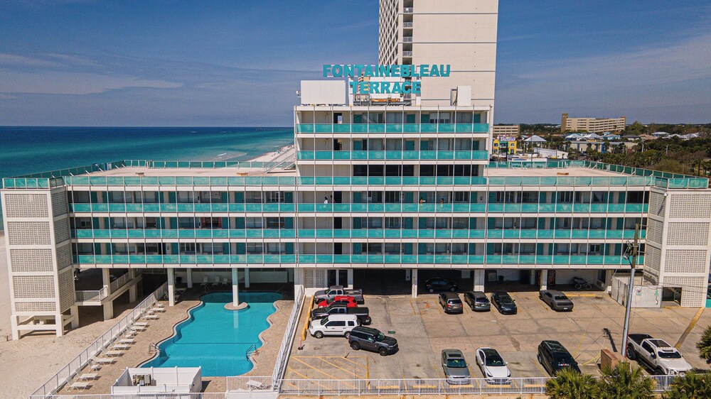 Coral Cove Beachfront Condo for 3 w/ Onsite Pool