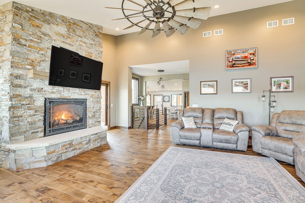 Riverfront Home w/ Seasonal Dock in Wabasha!