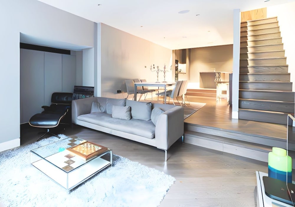 Soho Living 2-Bedroom Apartment in Soho