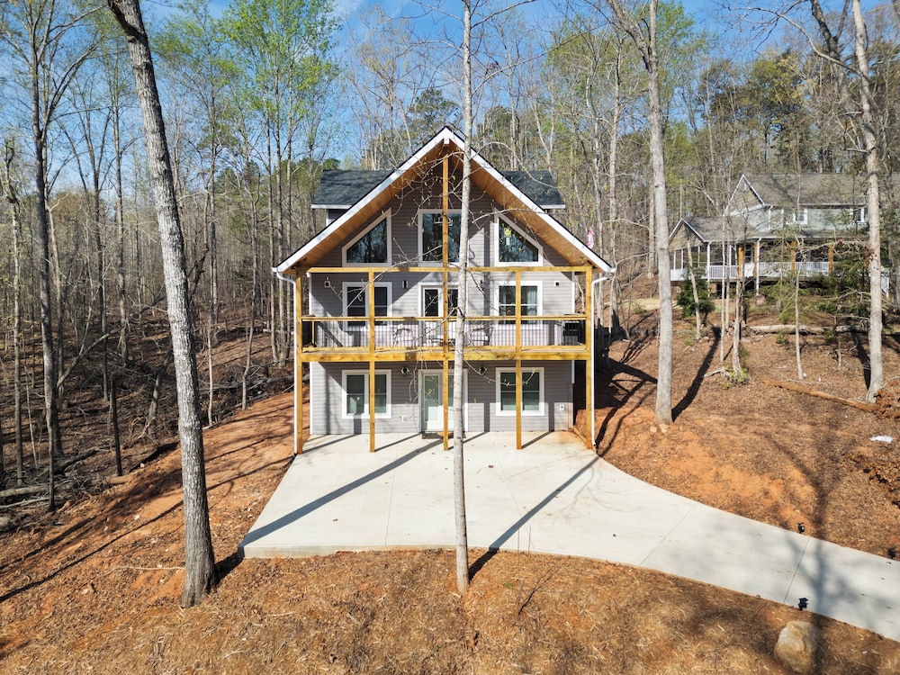 Lake Hartwell Escape
