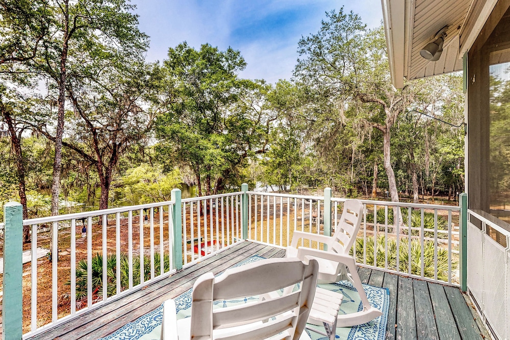 Charming Suwanee House and Bungalow!