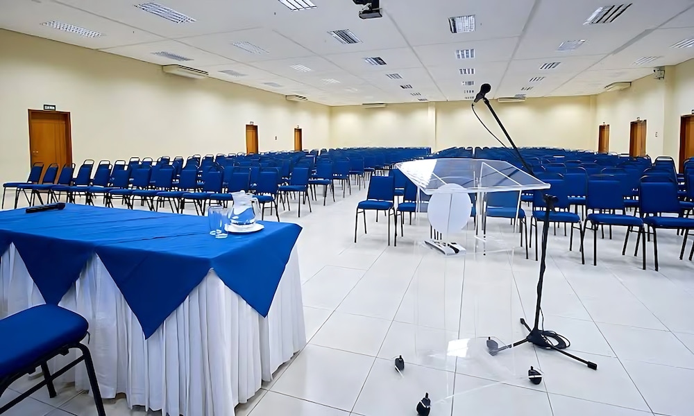 Hotel Águas Termais Naturais Piscinas Quentes 24h Sauna Free Golden Dolphin Grand Hotel - Image 1