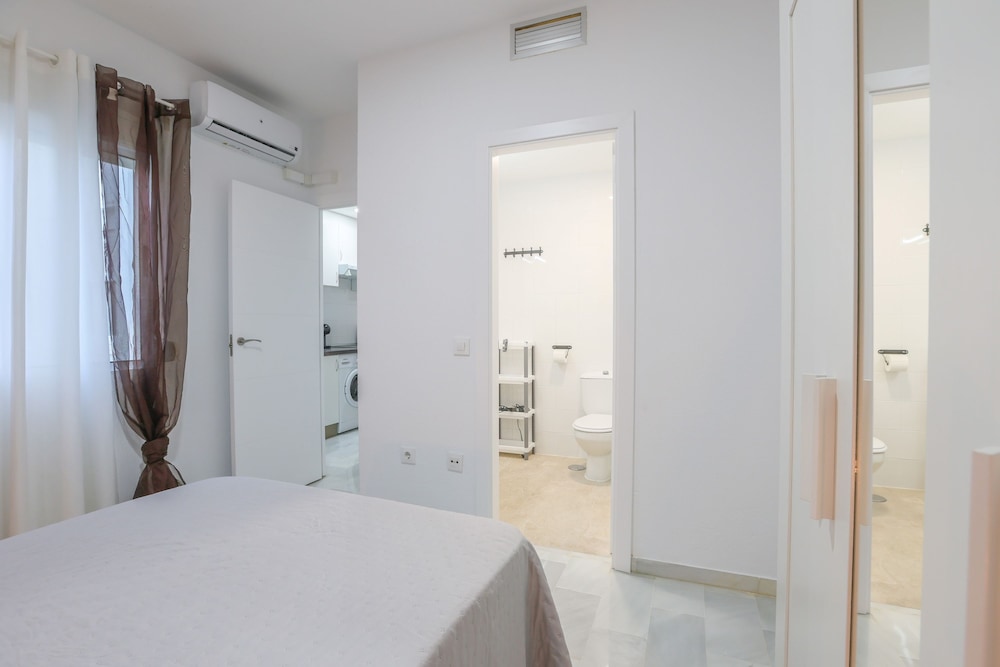 Divina in Sevilla With 1 Bedrooms and 1 Bathrooms