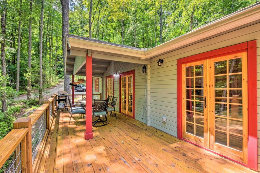 Pet-friendly Otto Mountain Cabin w/ Fireplace! view 3