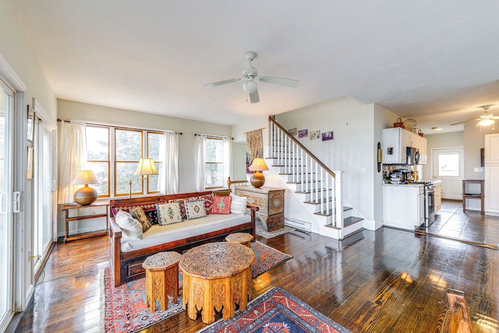 Marshfield Home w/ 4 Decks & Private Beach Access!