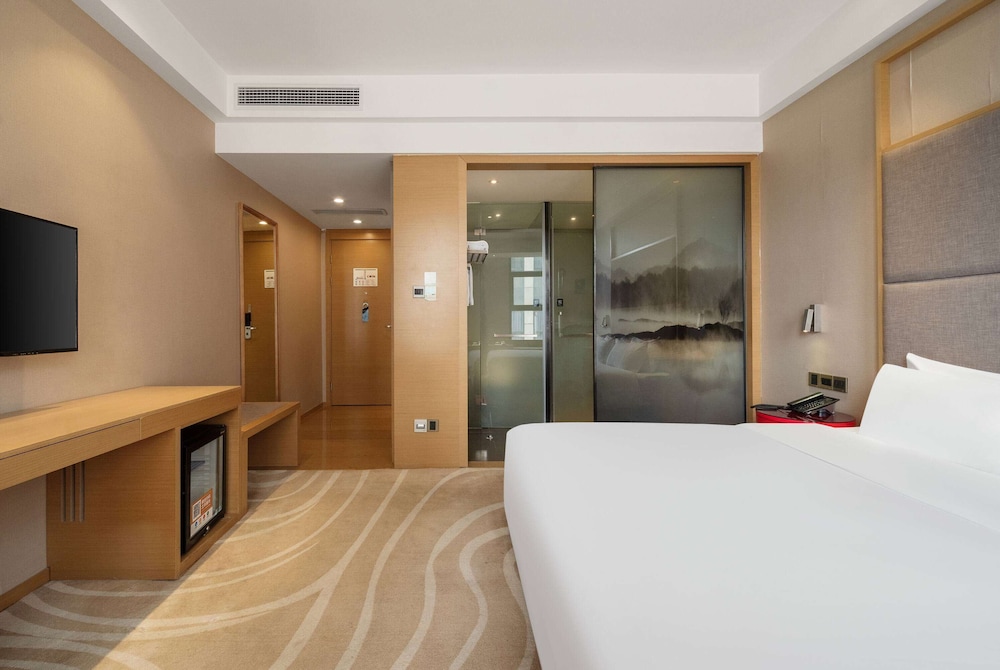 Jingtang Ramada Encore Hotel