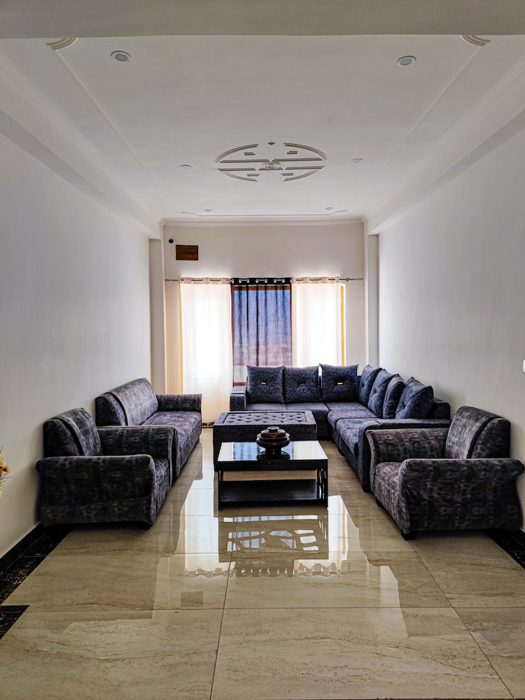 Lobby & Reception