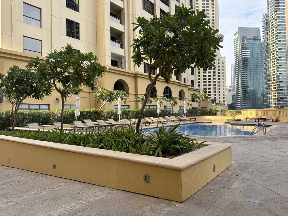 Manzil - Modern 3BR Home in JBR, Beach Front
