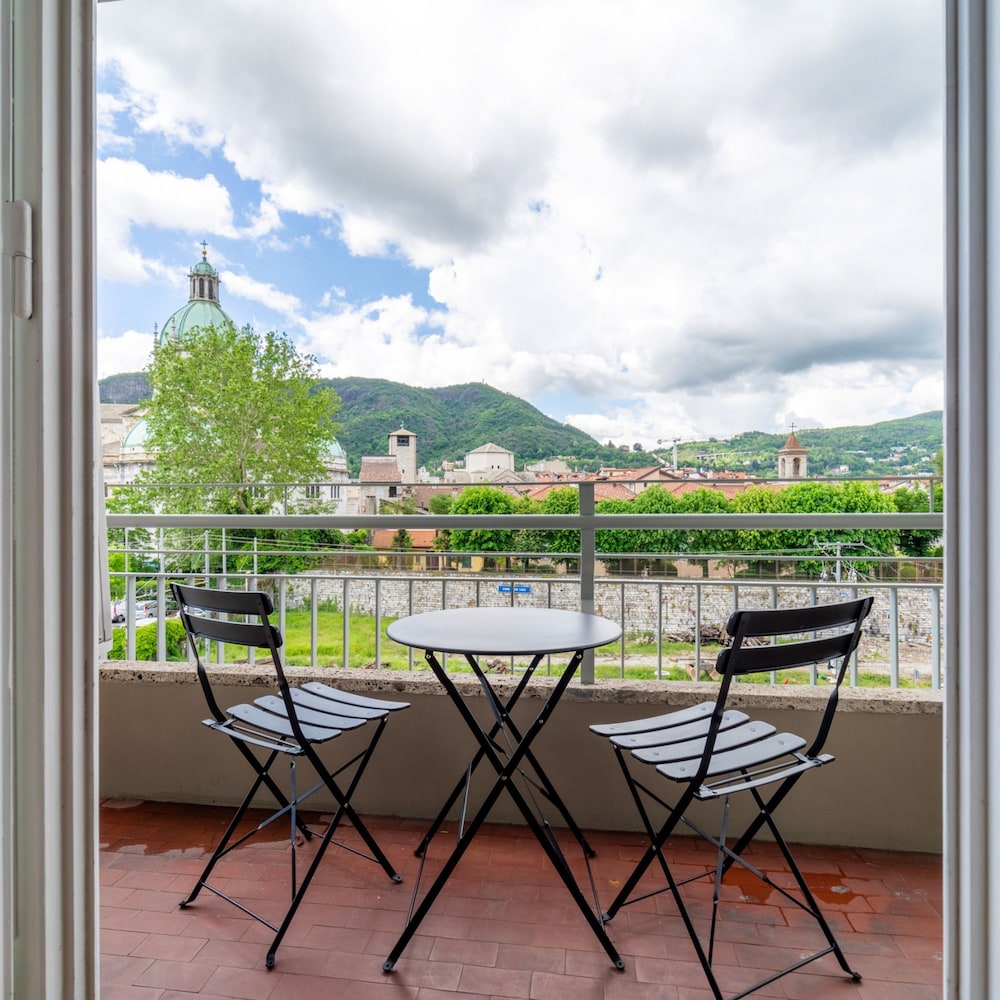 Autumn Apartment in Como