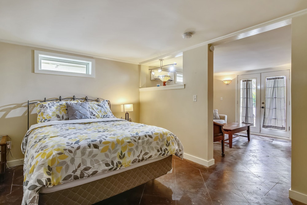 Calico Cottage view 4