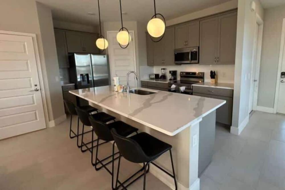 Modern 3Bd End Unit With Garage Water View 7904