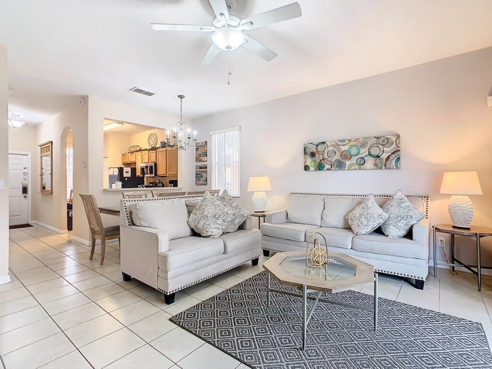 Regal Oaks Getaway: 4br Home Close To Disney & Old Town 4 Bedroom Townhouse