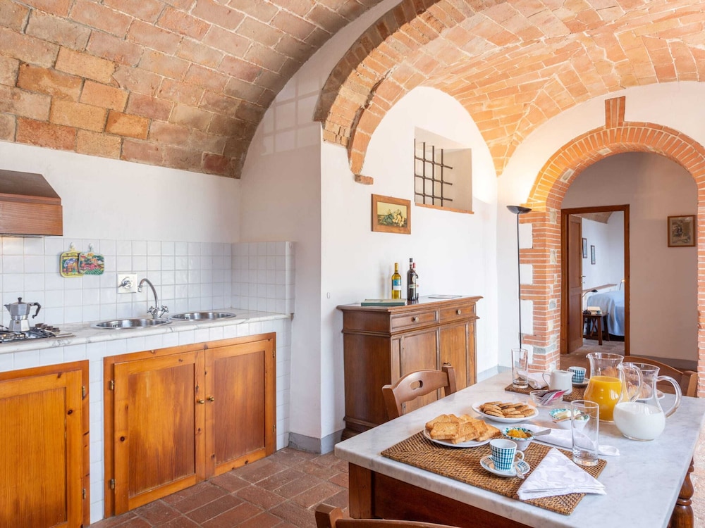 Tuscan Cottage With 2 Pools view 4