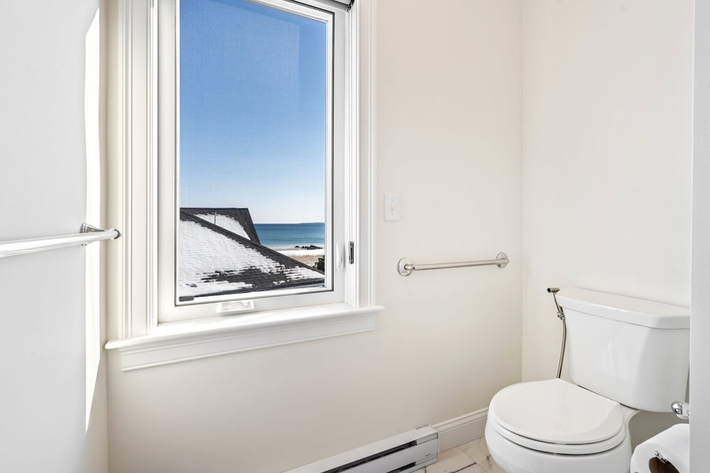 Oceanfront Home - Beach Access - Deck + Ping Pong