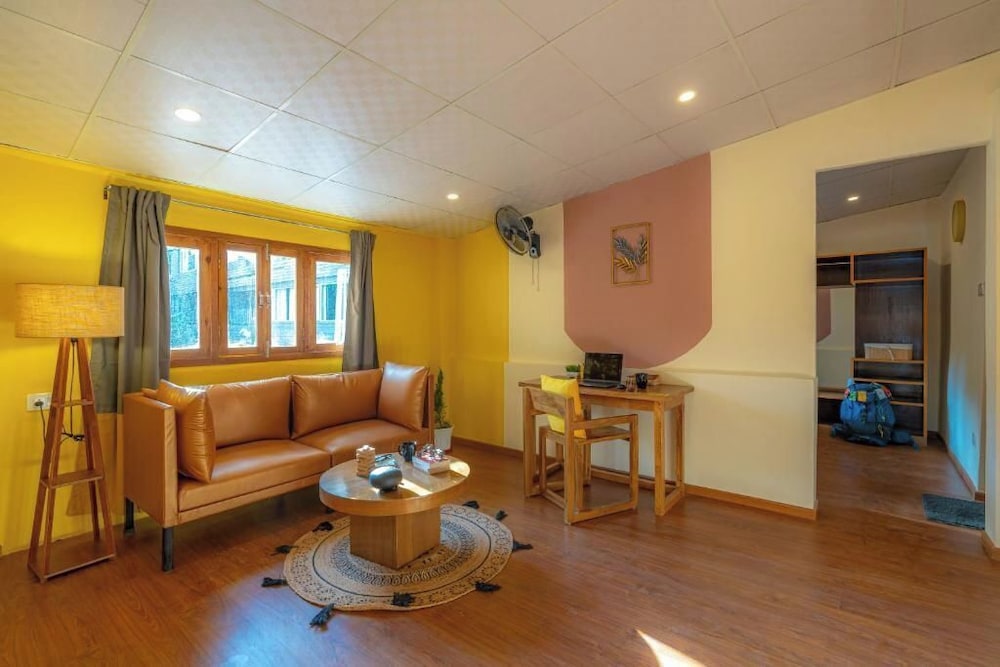 The Hosteller Mussoorie, Mall Road