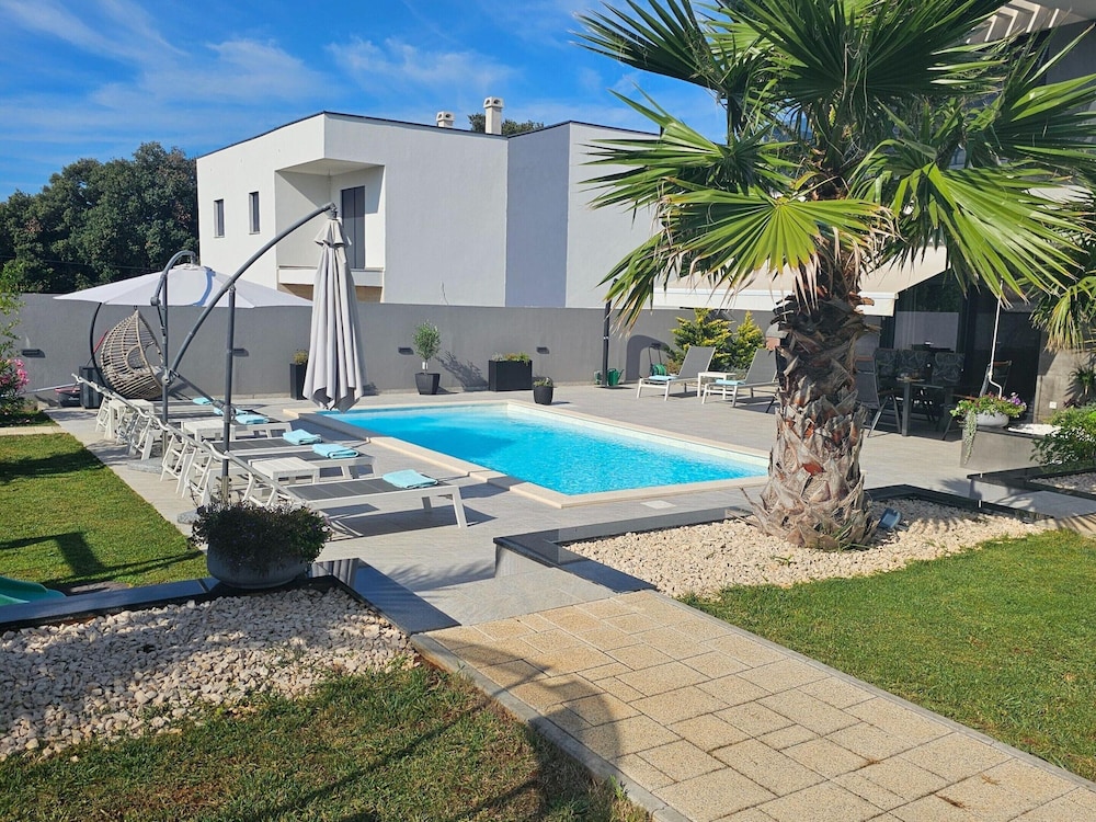 Villa Nina in Croatia Near the Adriatic Coast