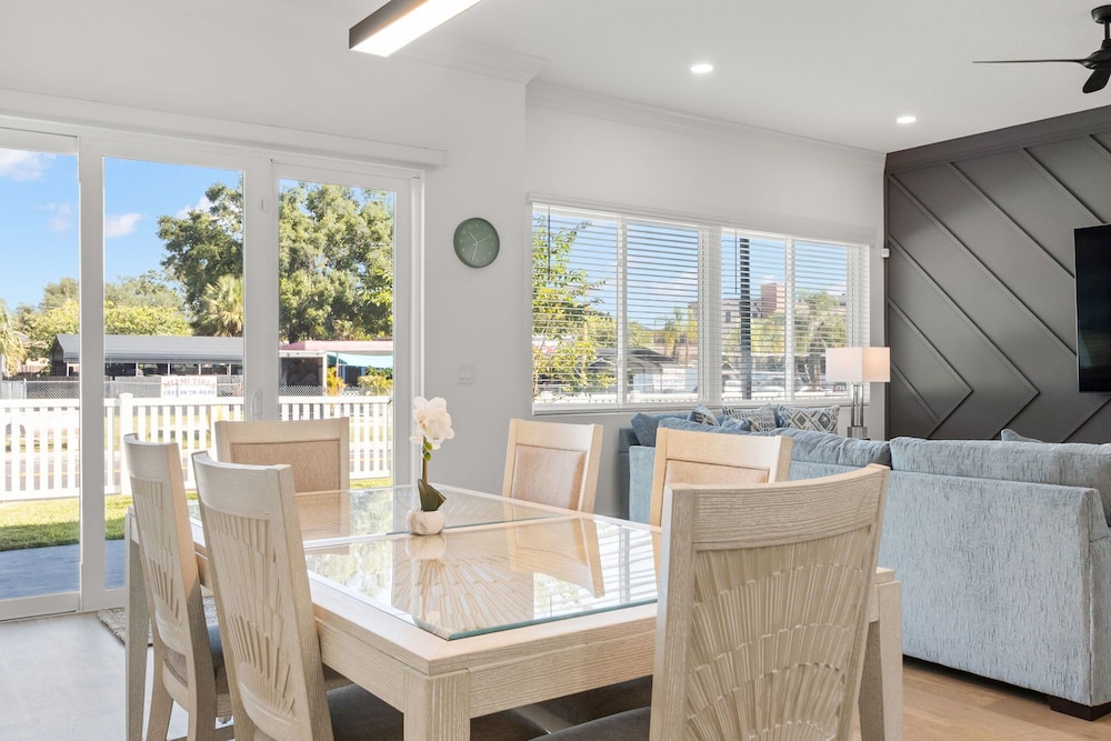 NEW Casa Sol Casa Cielo - Luxurious Newly Built Tampa Townhouses In Prime Location